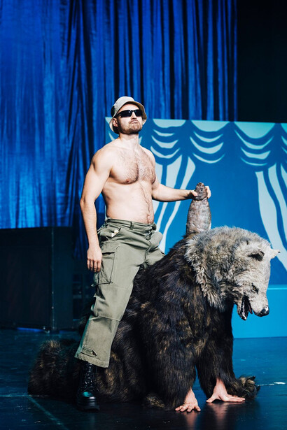 Die insel der perversen. Courtesy of the Deutsches Theater