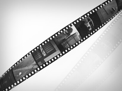 Los noticieros Kuxa-Kanema y los documentales independientes mostraban la vida cotidiana, los desafíos políticos y las voces del pueblo en un contexto marcado por la precariedad técnica y la creatividad