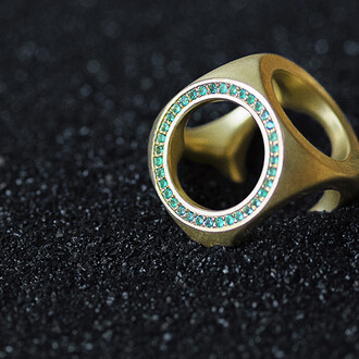 Krumenacker Stephane, Pave high roller, brazilian emerald mounted in 18 karate gold, 2024. Courtesy of Bitfactory Gallery