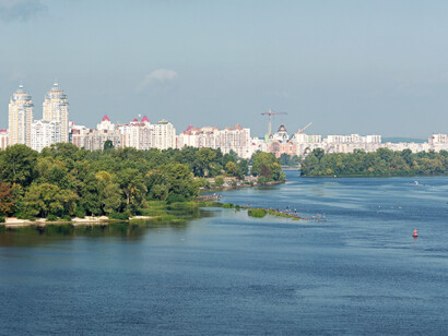 Durante la guerra con Rusia, el río se ha convertido en una línea divisoria clave, límite y umbral de gran importancia en la estrategia militar y la defensa del país. Río Dniéper, Ucrania Río Dniéper, Ucrania