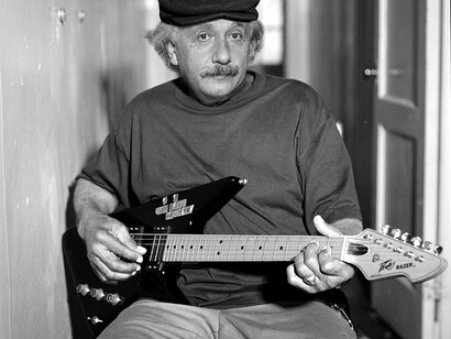 Einstein tocando "Enter Sandman"