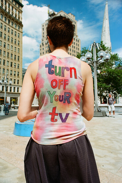 Turn off your tv © Susan Barnett image Courtesy of FIX Photo Festival - www.lauraannnoble.com/fixphoto - Festival dates: May 12-22 2017 