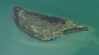 Isola Polvese (PG), veduta aerea.