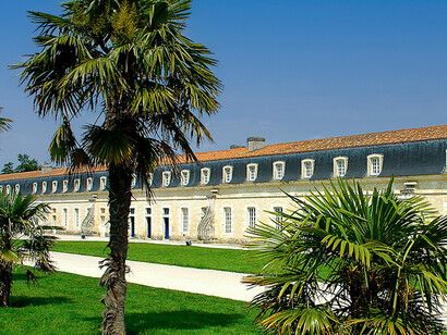 La Corderie Royale de Rochefort, en France. Sa longueur approximative est de plus de 300 mètres, nécessaires afin de réaliser les cordages en chanvre