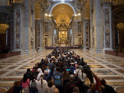 Miles de fieles se despiden del Papa Francisco. Su legado no fue una ruptura, sino una renovación del espíritu misionero y de la tradición viva de la Iglesia