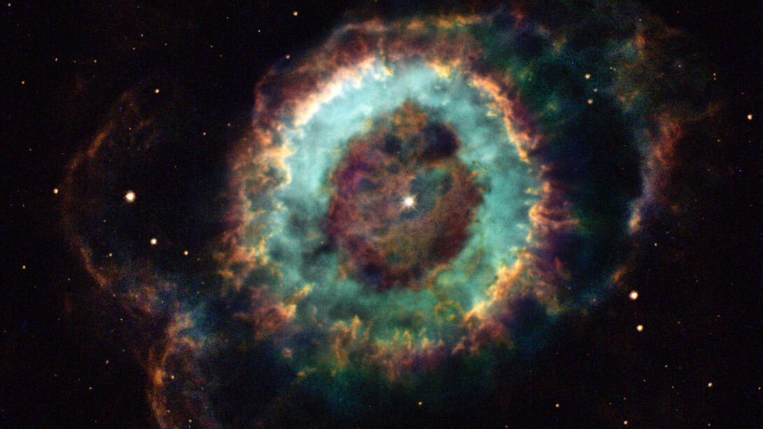 NGC 6369 es una nebulosa planetaria en la constelación de Ofiuco. Representa el destino final de una estrella de masa similar al Sol que, tras finalizar la fase de gigante roja, expulsa sus capas exteriores hacia el espacio