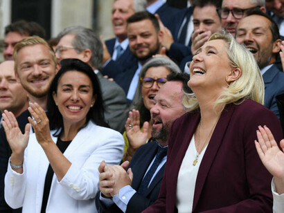 Marine Le Pen et les députés du Rassemblement National devant l'Assemblée Nationale, 22 juin 2022
