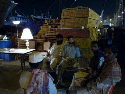 Vita notturna nei porti commerciali