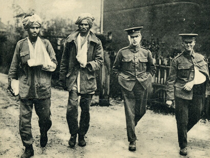 Sikh and British wounded recovering from injuries sustained in the front line to their left hand or arm, Southampton, c. November 1914. (UKPHA Archive)