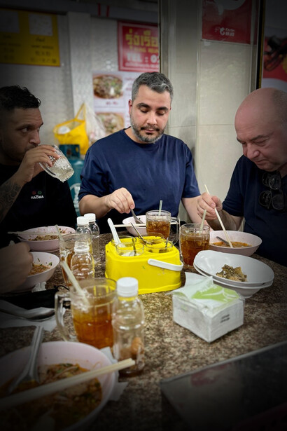 Desde sus inicios en proyectos familiares hasta su trabajo internacional, Egui ha sabido tejer conexiones humanas profundas en torno a la gastronomía