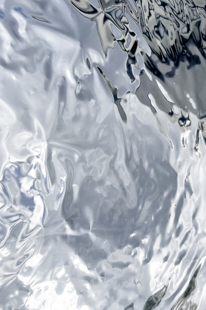 Wailing, artwork in exhibition. Courtesy of Pamėnkalnio Gallery