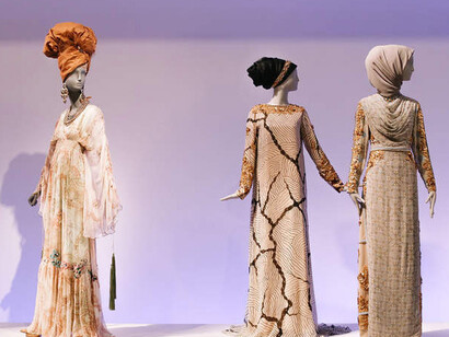 Contemporary Muslim Fashions. Courtesy of De Young Museum