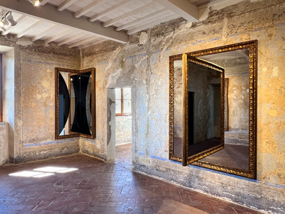 Michelangelo Pistoletto, La soglia, exhibition view. Courtesy of Galleria Continua