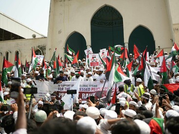 Manifestação pelo fim da ocupação da Palestina. A Organização Global Jews for Palestine é uma corrente internacional de judeus/as que rechaça o sionismo e sua política supremacista e genocida, a colonização e o apartheid. Existem mais de vinte grupos em mais de quinze países, dizendo “Não em nosso nome” na Argentina, nos Estados Unidos, Canadá, México, Brasil, Chile, África do Sul, Alemanha, Reino Unido, Irlanda, Países Baixos, Austrália, Nova Zelândia e outros