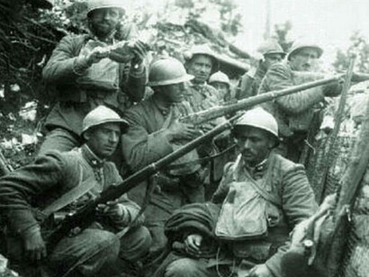 Soldati italiani in trincea, Prima Guerra Mondiale, 1918