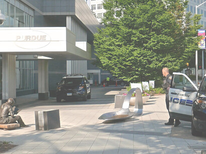 En junio de 2018 se colocó una escultura gigante de una cuchara con heroína fuera de las oficinas centrales de Purdue Pharma