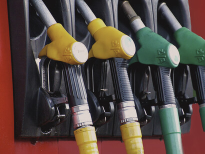 What is the level of trust of the financial industry with regard to the fossil fuel industry?