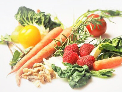 Gemüse, frisches und getrocknetes Obst