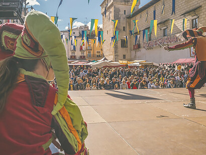 Esta atractiva oferta comercial, cultural y de ocio resurge este año por lo que volverán a cobrar vida las callejuelas del mercado medieval, el zoco árabe o la judería con sus cientos de tenderetes y sus múltiples actuaciones