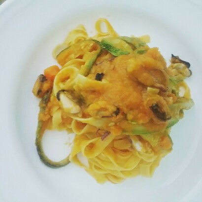  "Orange". Fettuccine con crema e fiori di zucca al profumo di mare