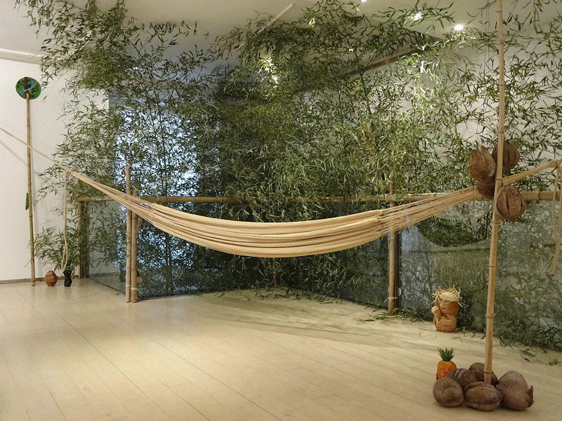 Besides colonisation. Courtesy of © Galería José de la Fuente