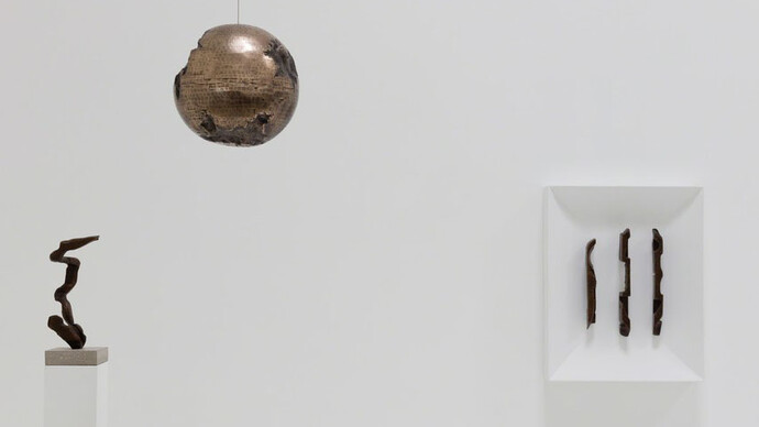 Transmission, Exhibition view. Courtesy of Anat Ebgi
