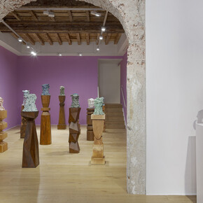 Kevin Francis Gray, Fragile heads series, exhibition view. Courtesy of Secci Gallery