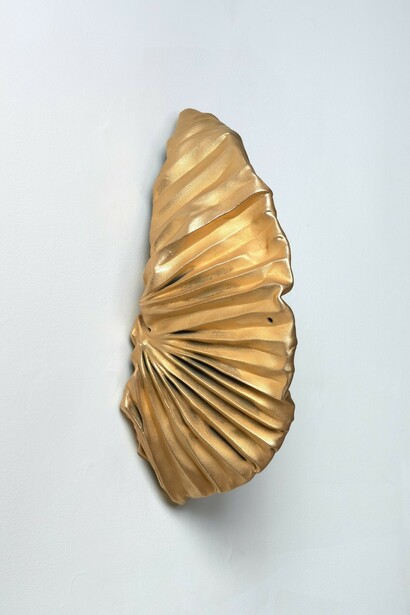Lynda Benglis, Santa Fe gold mask I, 1991. Courtesy of Locks Gallery