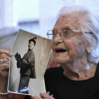 Lolita Laporta muestra algunas fotografías de su época como maniquí 
