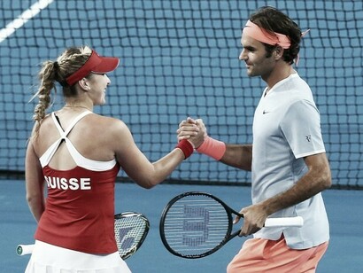 Federer y Bencic celebra un punto