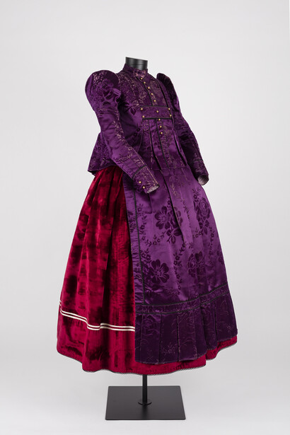 Festive garment of a farmer’s daughter, worn in Kljajićevo / Kernei / Kerény (Yugoslavia, now Serbia) c. 1933. Courtesy of Museum Europäischer Kulturen