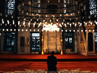 El mayor problema de los descreídos parece ser no que haya un Creador del todo, para expresarlo en lenguaje humano, sino que sea antropomórfico. La Mezquita Azul, Estambul, Turquía