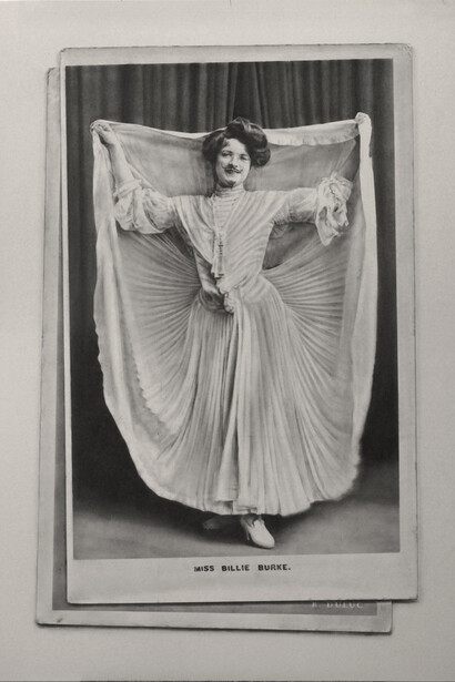 João Vilhena, L'ancien coût des cures tisanes, 2015, dessin, pierre noire sur carton gris, 141 x 101 cm, Courtesy Galerie Alberta Pane 