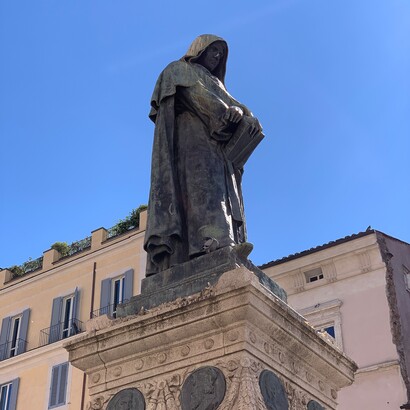 Ettore Ferrari, "monumento a Giordano Bruno", inaugurato nel 1889, dettaglio. Campo de' Fiori, Roma, Italia