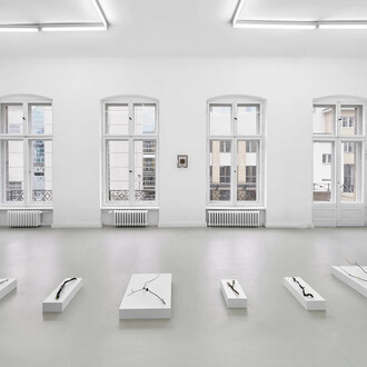 David L. Johnson, Nachtruhe, exhibition view. Courtesy of Galerie Thomas Schulte