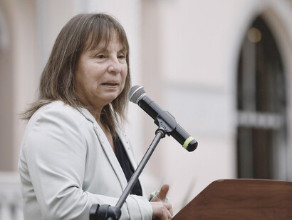 Jeannette Vega Morales​ es una médico, doctora en salud pública y política chilena. Entre marzo y agosto de 2022 se desempeñó como ministra de Desarrollo Social y Familia en Chile
