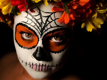 Decoración facial para el Día de Muertos