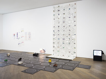 Verschiedene Künstler, Radical software. Women, art and computing 1960-1991, Ausstellungsansicht. Mit freundlicher Genehmigung des Mudam Luxemburg