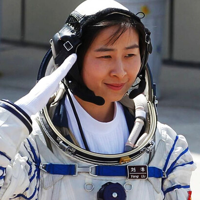 La takonauta Liu Yang, prima cinese ad andare nello spazio nel 2012
