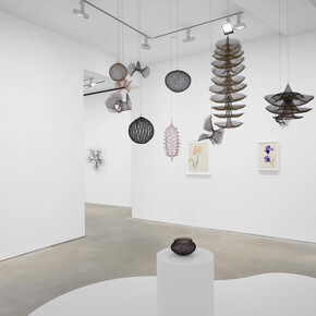 Ruth Asawa, Doing is living, exhibition view. Courtesy of David Zwirner