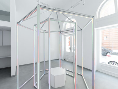 Yuko Shiraishi, Brief encounter – gazebo. Courtesy of Ani Molnár Gallery and Annely Juda Fine Art. Photo by Réka Hegyháti