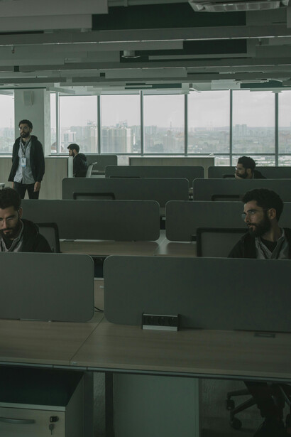 Entre la fe y la sospecha, lo inexplicable irrumpe allí donde la razón ya no basta