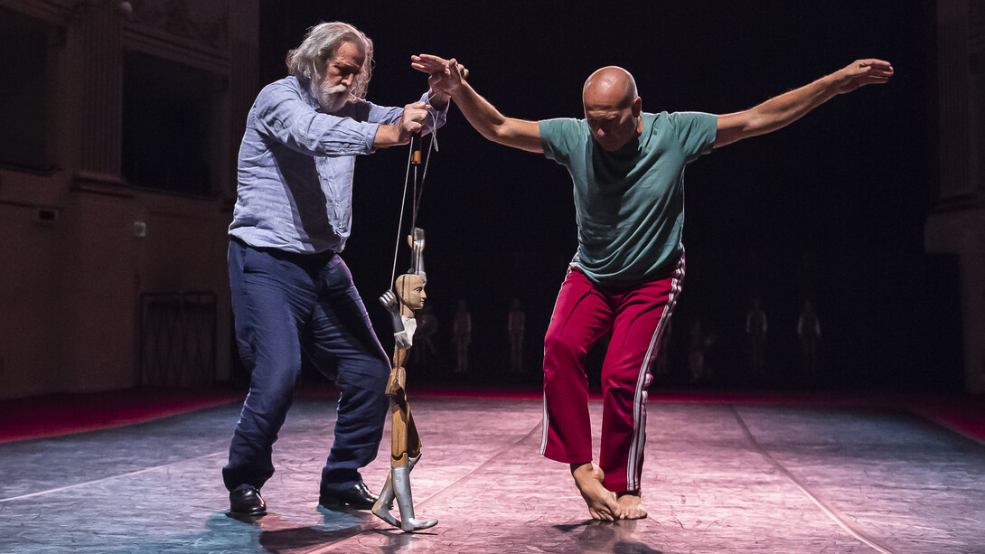 Presente Indicativo, Piccolo Teatro Grassi, Milano, Mimmo Cuticchio e Virgilio Sieni, Nudità, foto Filippo Manzini