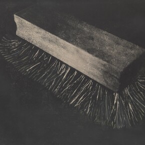 Robert Therrien, Scrubbrush, Artist Rooms, Tate and National Galleries of Scotland. Acquired jointly through The d'Offay Donation with assistance from the National Heritage Memorial Fund and the Art Fund 2008 © ARS, NY and DACS, London 2014
