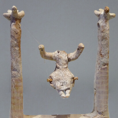 L'altalena di Creta. Terracotta da Hagia Triada. Heraklion, Museo Archeologico