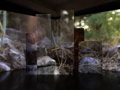 Basel Abbas y Ruanne Abou-Rahme, Prisioneros del amor. Hasta el sol de la libertad, vista de exhibición. Cortesía del Museu d’Art Contemporani de Barcelona