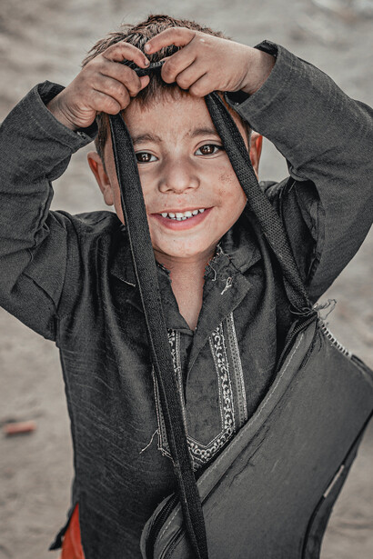 Profit. La traite d’enfants pour fournir des cornées et divers organes, révèlent le côté misérable et inhumain des hommes, protégé par des systèmes structurés sur le profit et la cupidité