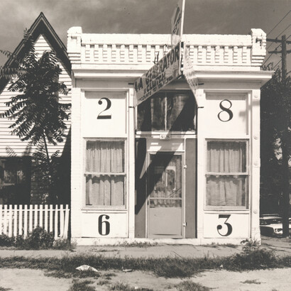 Walker Evans: Façade of House with Large Numbers, Denver, Colorado, August 1967, Collection of Clark and Joan Worswick © Walker Evans Archive, The Metropolitan Museum of Art  