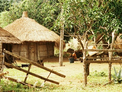 Na estrada nacional paga-se portagem, mas nem aqui se descora de um “bom dia” sorridente e uma troca de palavras amigas