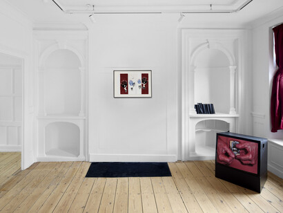 Kembra Pfahler, Hungry for trash, exhibition view. Courtesy of Emalin